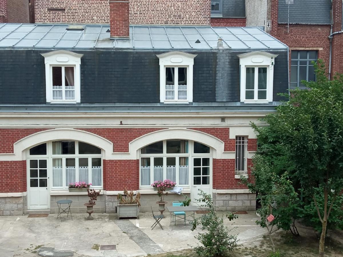 Au Pied Du Beffroi Lejlighed Arras Eksteriør billede