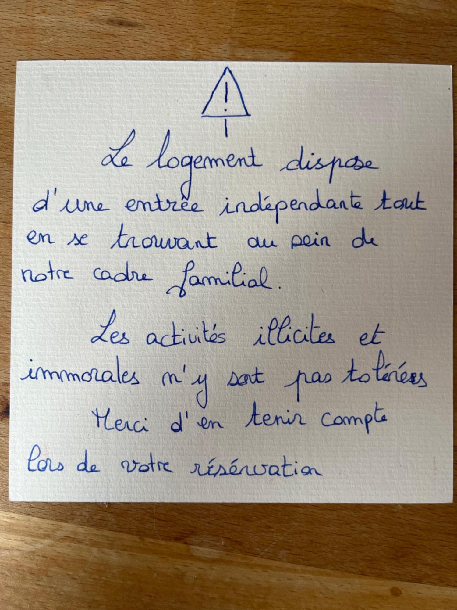 Au Pied Du Beffroi Lejlighed Arras Eksteriør billede